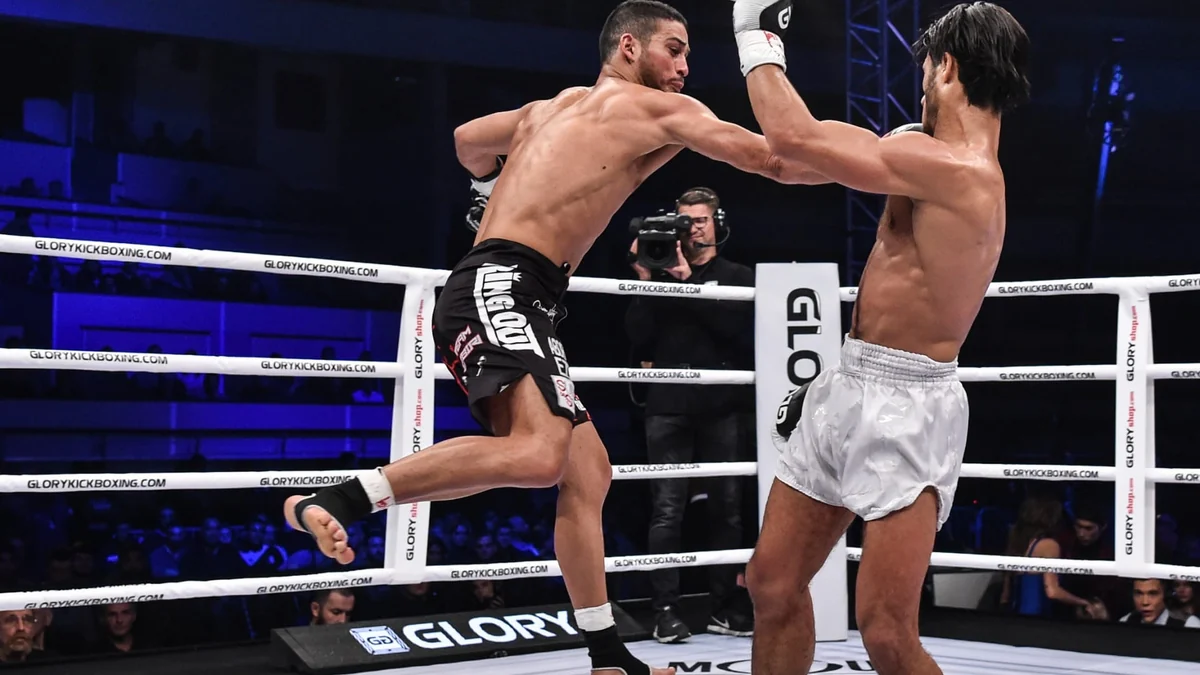 Combat de kick boxing K-1 : combattant Team Ezbiri en action lors d'un gala GLORY